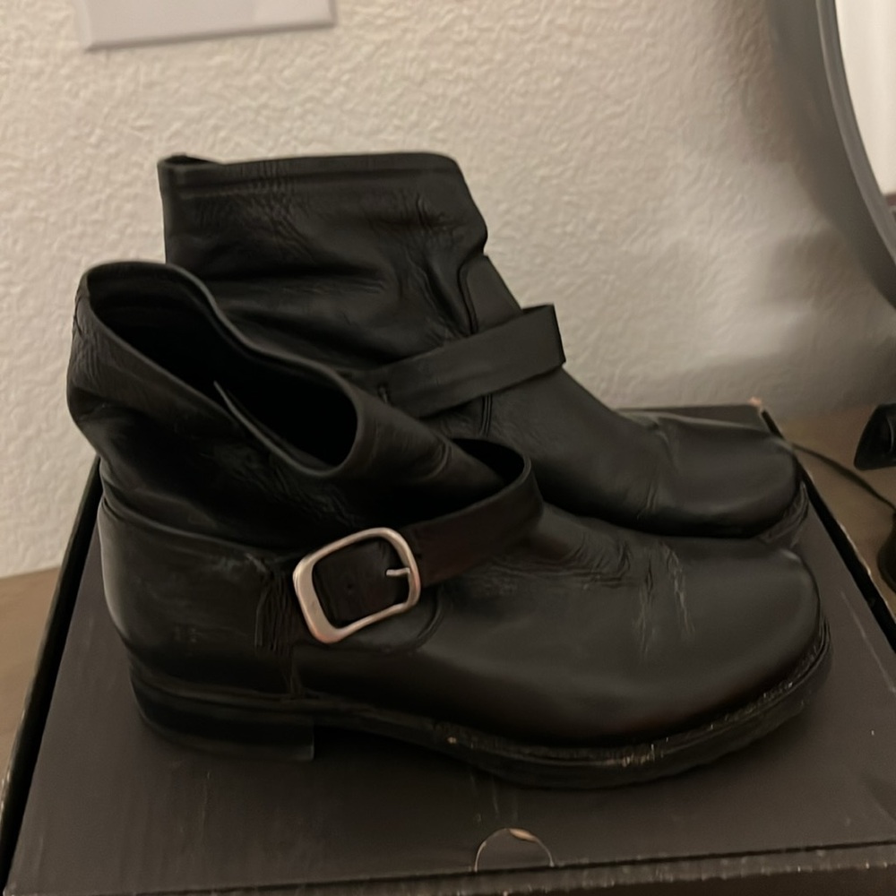 Frye Veronica Bootie size 7 black leather